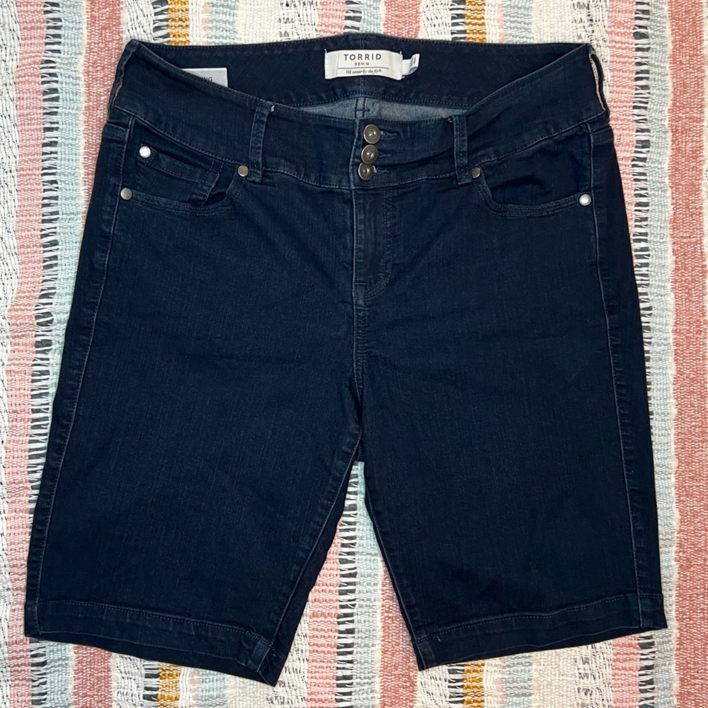 Women’s Size 16 Torrid Jegging Bermuda Super Soft High Rise Short